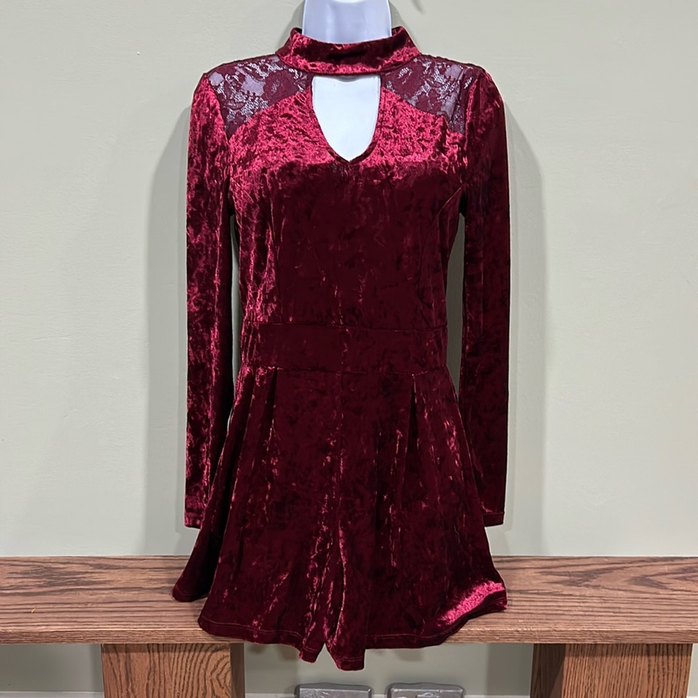 Sexy Almost Famous Red Crushed Velour Floral Lace Romper Junior Size M